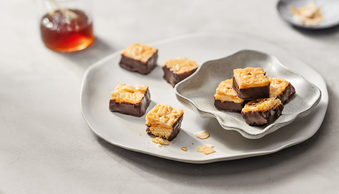 Almond biscuits