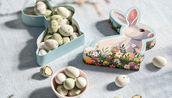 Osterhasen-Dose mit Marzipan-Eiern
