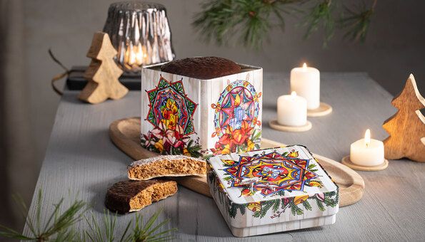 Music box with gingerbread